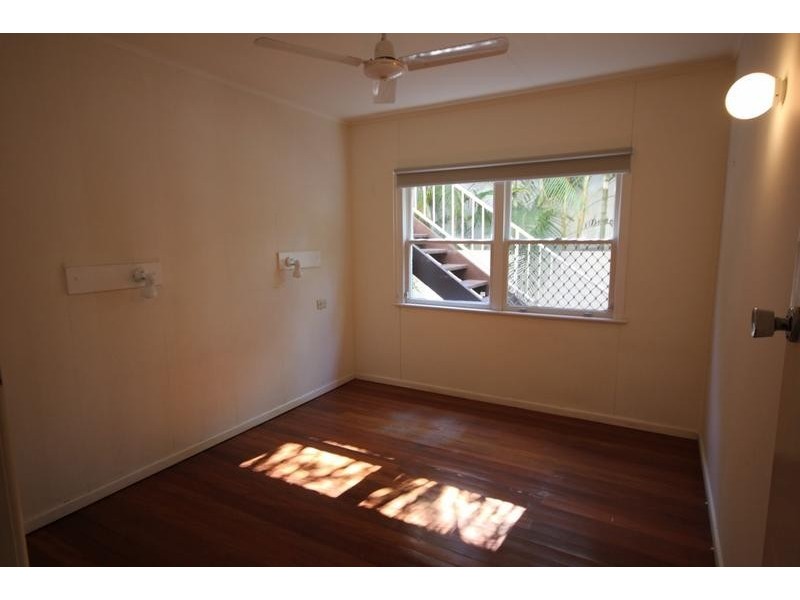 47 Rankin Parade, Main Beach QLD 4217