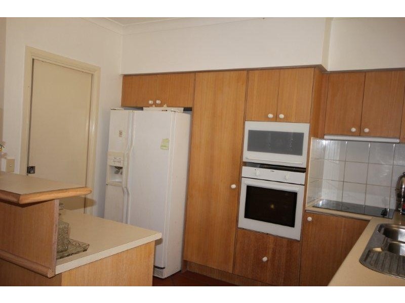 34 WOODROFFE AVENUE, Main Beach QLD 4217