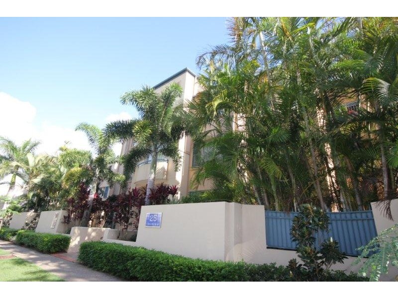34 WOODROFFE AVENUE, Main Beach QLD 4217