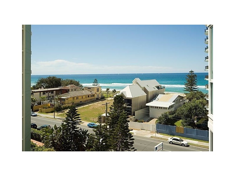 5 WOODROFFE AVENUE, Main Beach QLD 4217
