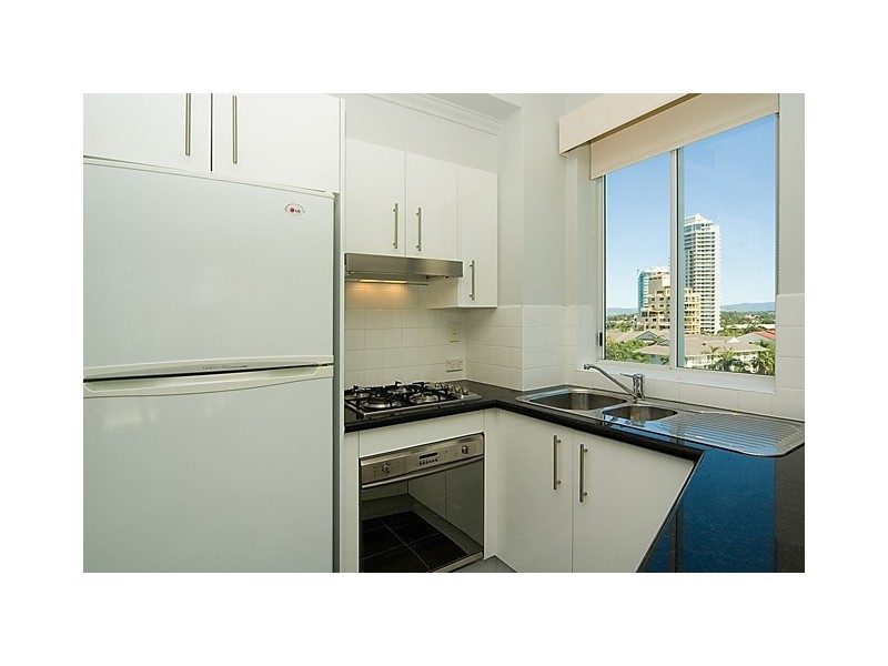 5 WOODROFFE AVENUE, Main Beach QLD 4217