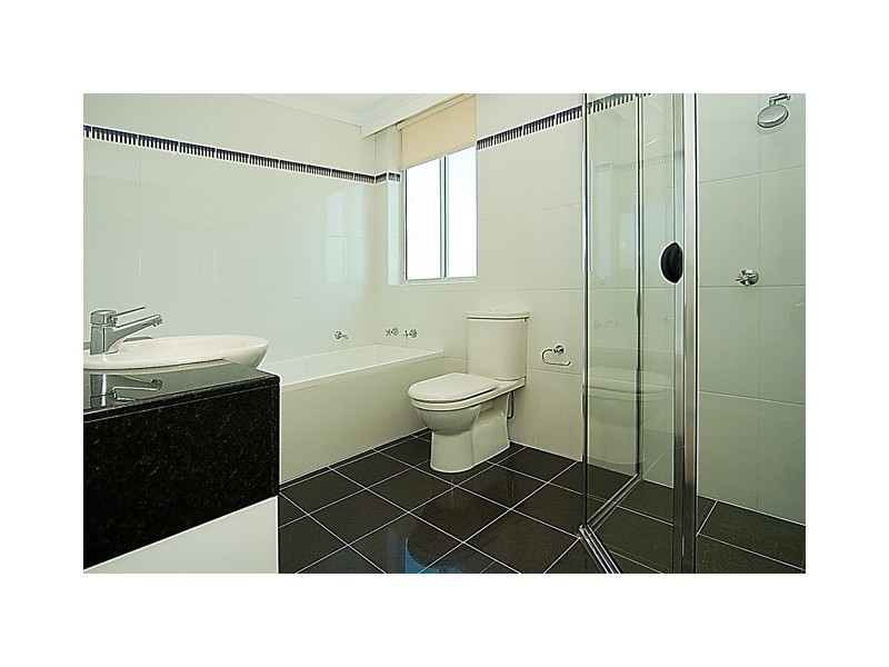 5 WOODROFFE AVENUE, Main Beach QLD 4217