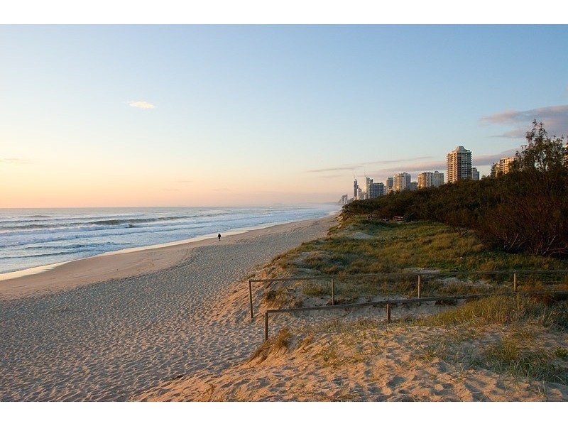 5 WOODROFFE AVENUE, Main Beach QLD 4217
