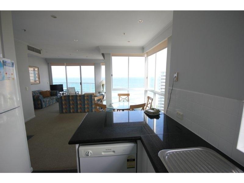 5 WOODROFFE AVENUE, Main Beach QLD 4217