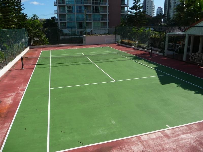 5 WOODROFFE AVENUE, Main Beach QLD 4217