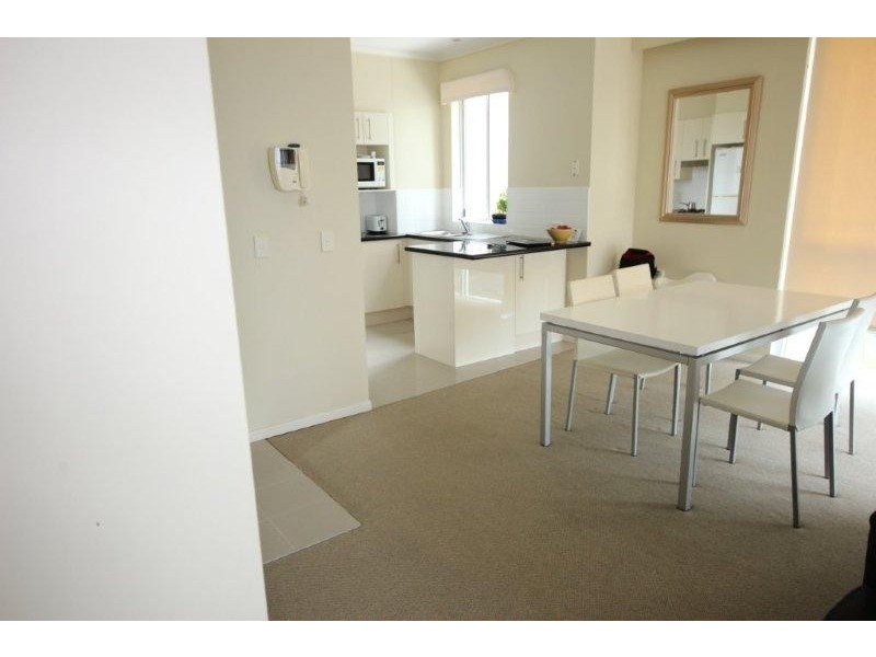 9/5 Woodroffe Avenue, Main Beach QLD 4217