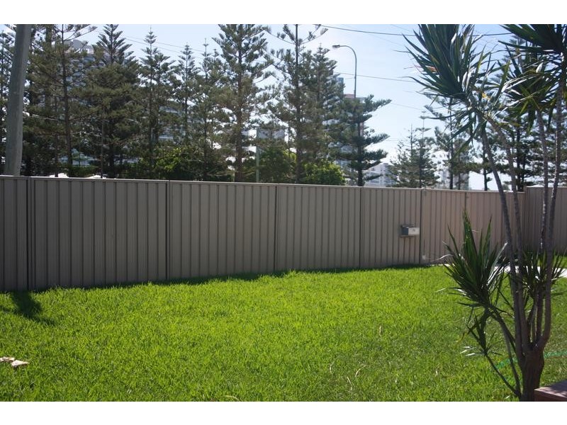 15 Rankin Parade, Main Beach QLD 4217