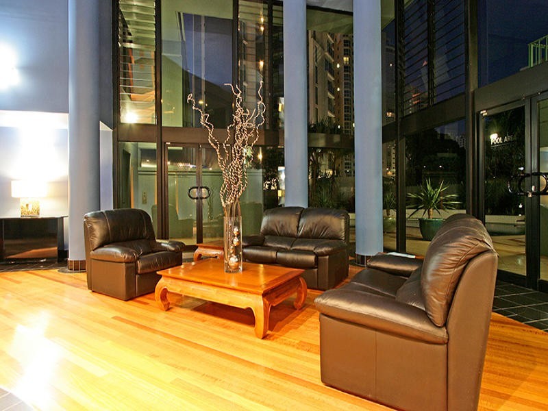 8/19 Peak Avenue, Main Beach QLD 4217