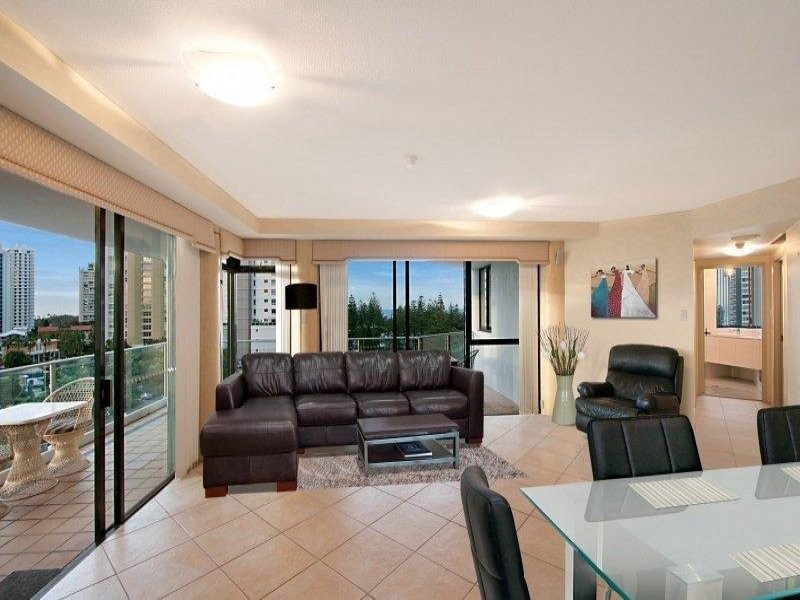 8/19 Peak Avenue, Main Beach QLD 4217