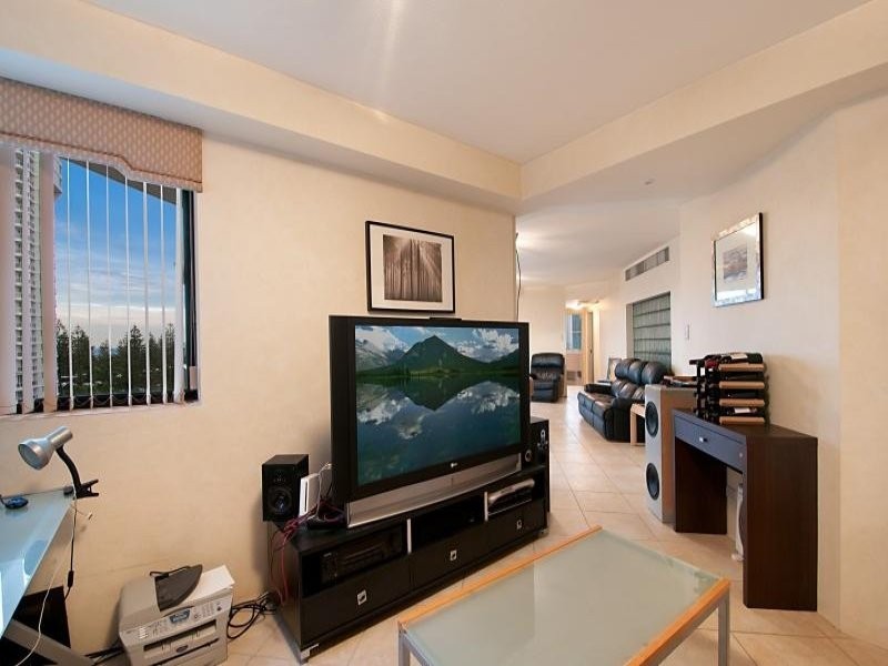 8/19 Peak Avenue, Main Beach QLD 4217