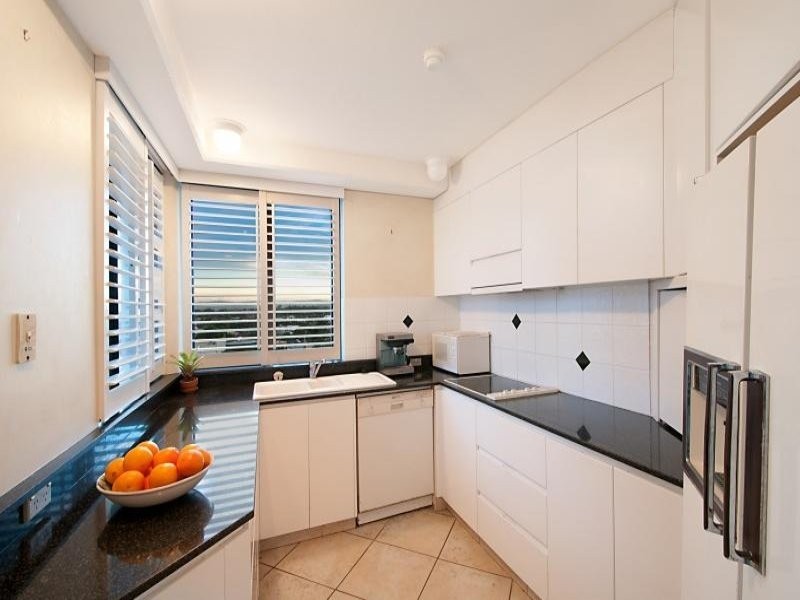 8/19 Peak Avenue, Main Beach QLD 4217