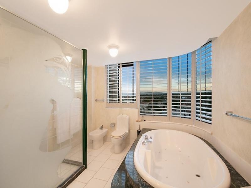 8/19 Peak Avenue, Main Beach QLD 4217