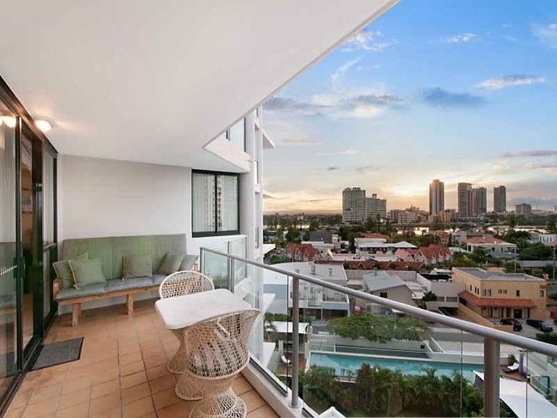 8/19 Peak Avenue, Main Beach QLD 4217