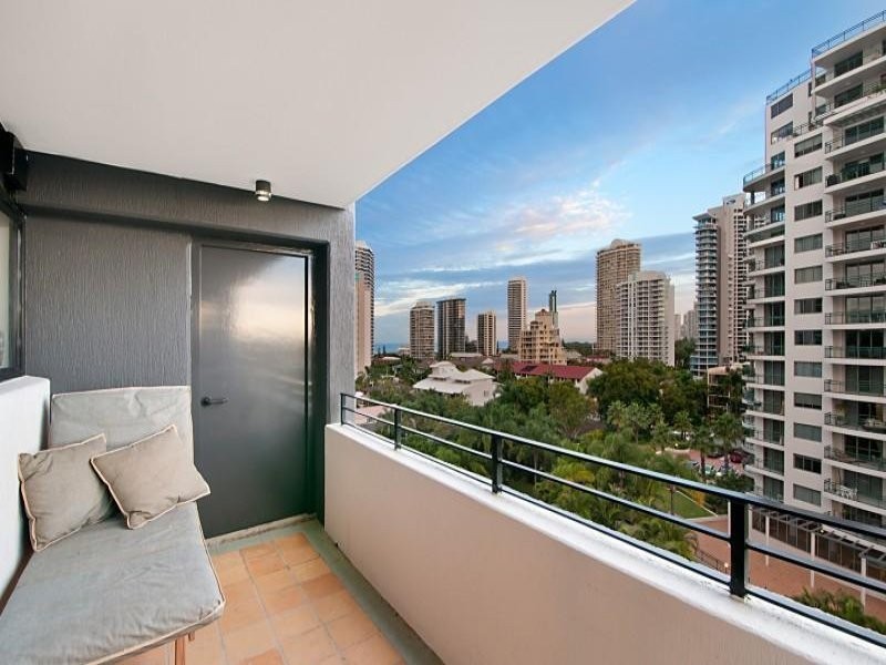 8/19 Peak Avenue, Main Beach QLD 4217