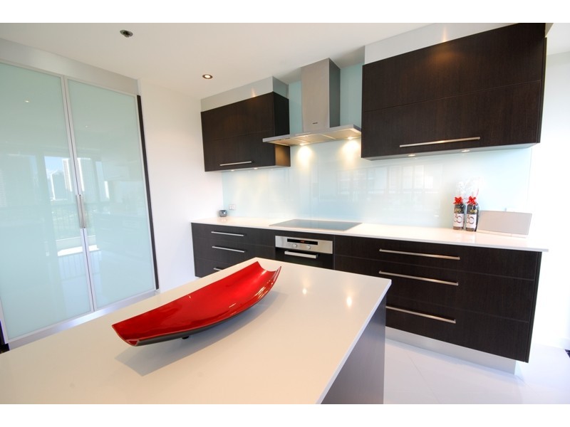 24 Breaker Street, Main Beach QLD 4217