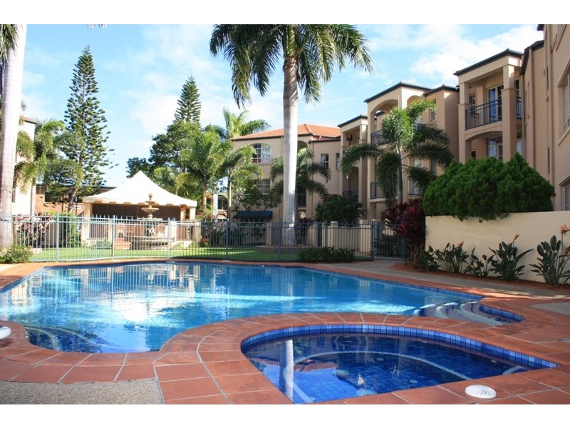 34 WOODROFFE AVENUE, Main Beach QLD 4217