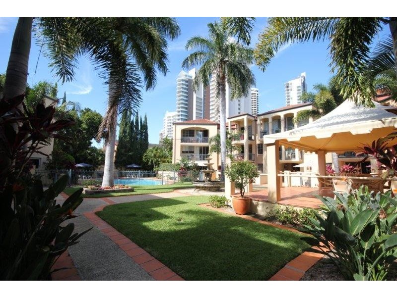 34 WOODROFFE AVENUE, Main Beach QLD 4217