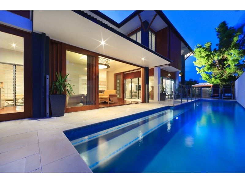 30 HUGHES AVENUE, Main Beach QLD 4217