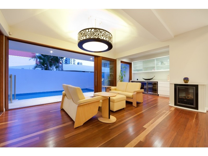 30 HUGHES AVENUE, Main Beach QLD 4217