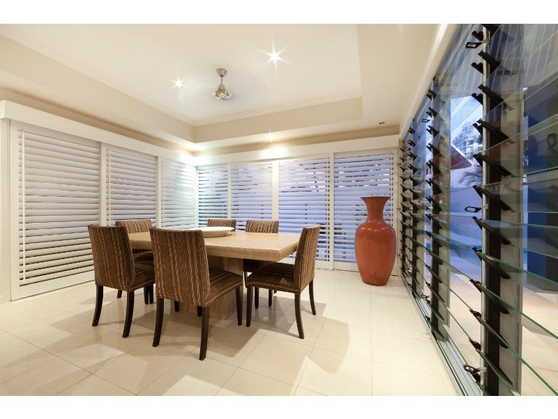 30 HUGHES AVENUE, Main Beach QLD 4217