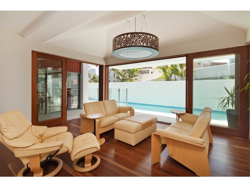 30 HUGHES AVENUE, Main Beach QLD 4217