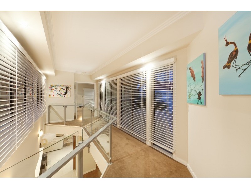 30 HUGHES AVENUE, Main Beach QLD 4217