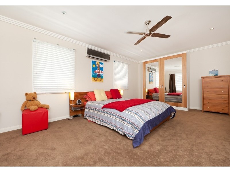 30 HUGHES AVENUE, Main Beach QLD 4217