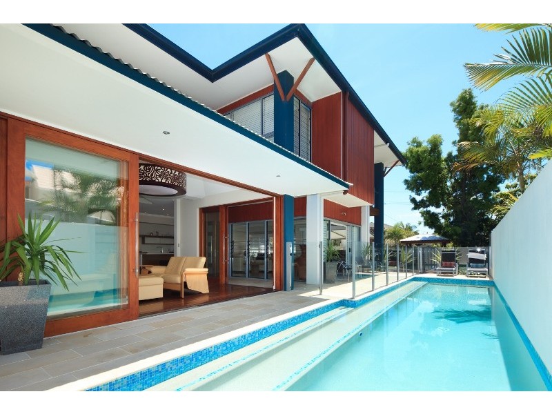 30 HUGHES AVENUE, Main Beach QLD 4217