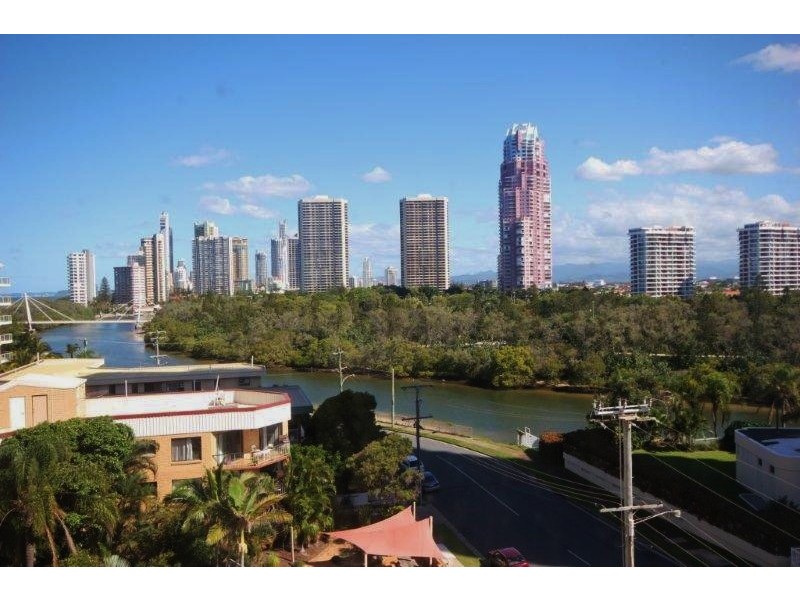 18/15 PACIFIC STREET, Main Beach QLD 4217