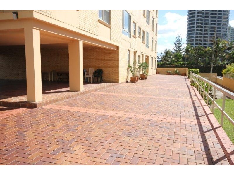 18/15 PACIFIC STREET, Main Beach QLD 4217