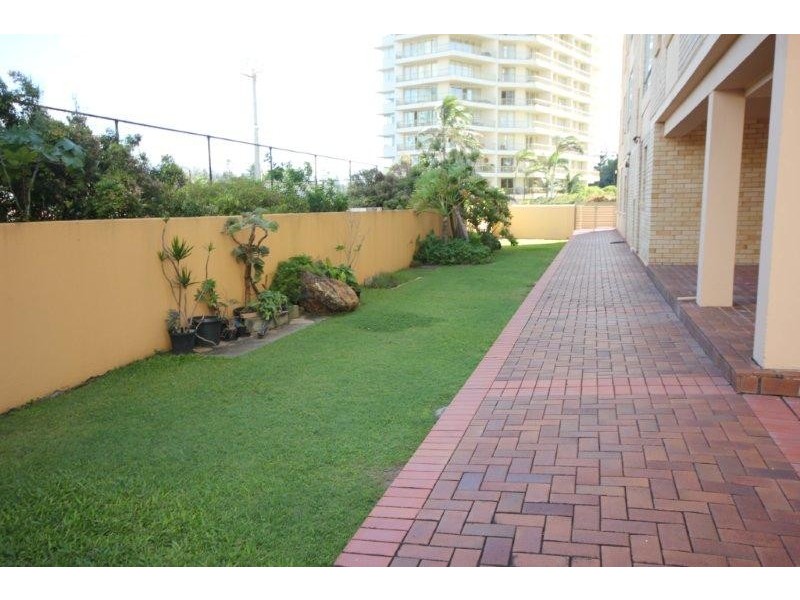 18/15 PACIFIC STREET, Main Beach QLD 4217
