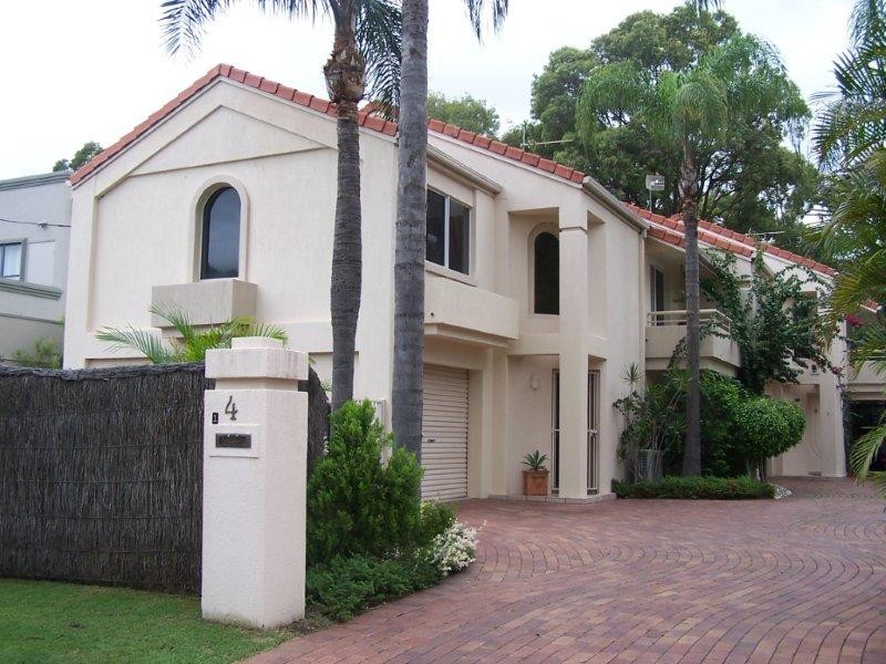 1/4 Vespa Crescent, Surfers Paradise QLD 4217