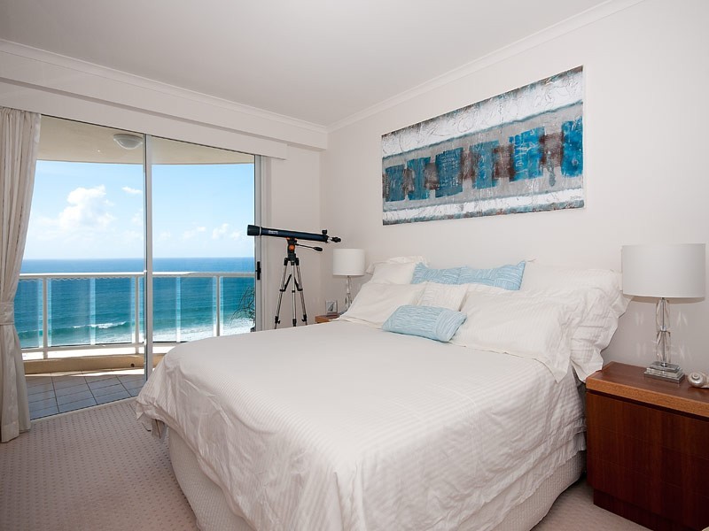 59 PACIFIC STREET, Main Beach QLD 4217