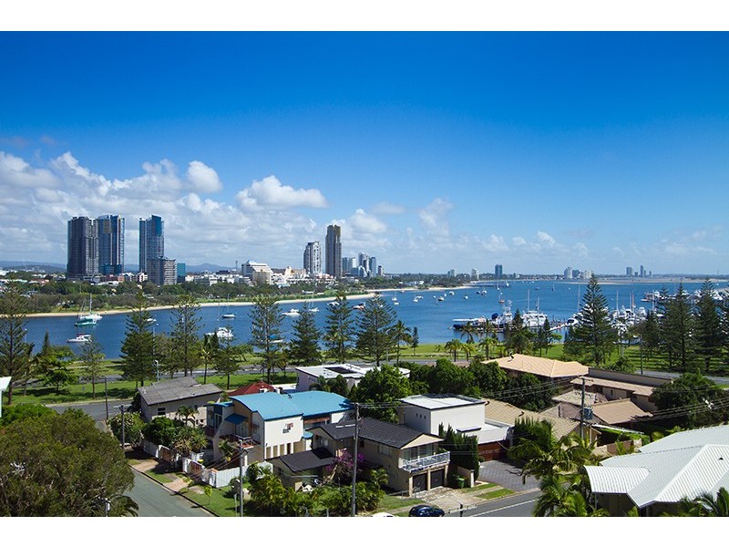22 Montgomery Avenue, Main Beach QLD 4217