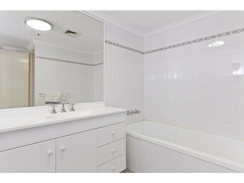 22 Montgomery Avenue, Main Beach QLD 4217