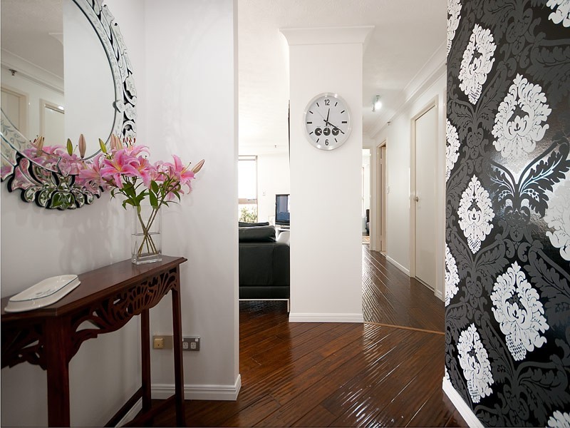 8/20 CRONIN AVENUE, Main Beach QLD 4217