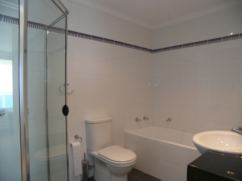 5 Woodroffe Avenue, Main Beach QLD 4217