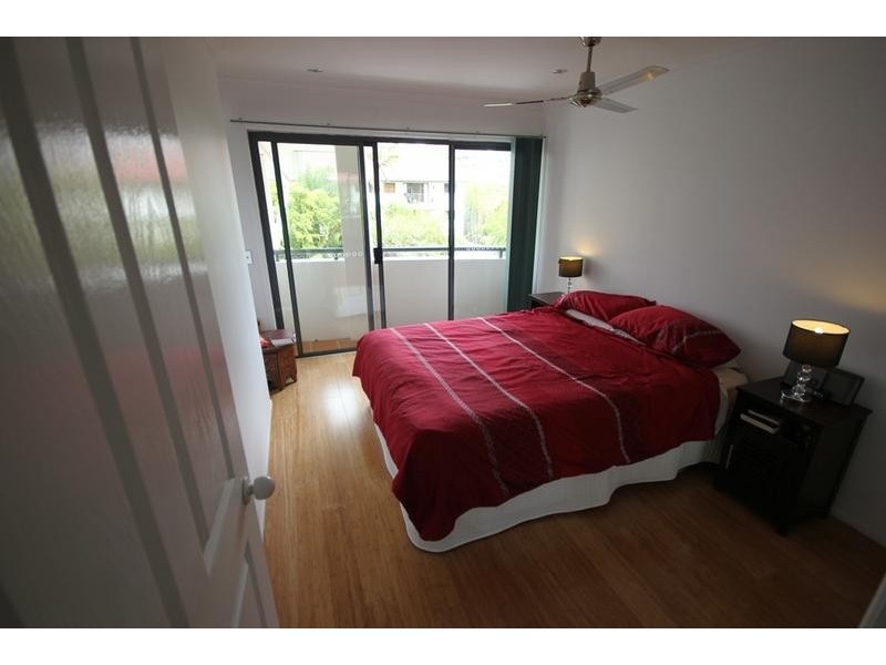 9/21 WOODROFFE AVENUE, Main Beach QLD 4217