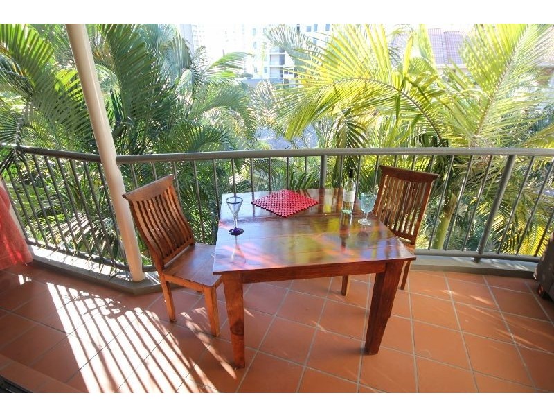 9/21 WOODROFFE AVENUE, Main Beach QLD 4217