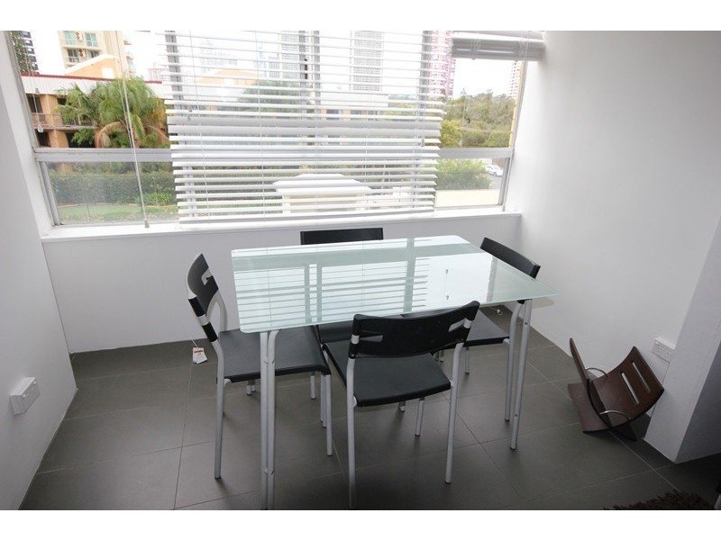 15 Pacific Street, Main Beach QLD 4217