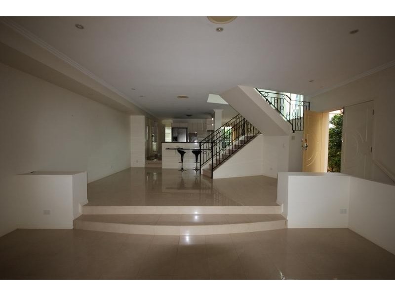 3/12 Sunset Boulevard, Surfers Paradise QLD 4217