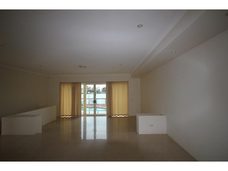3/12 Sunset Boulevard, Surfers Paradise QLD 4217