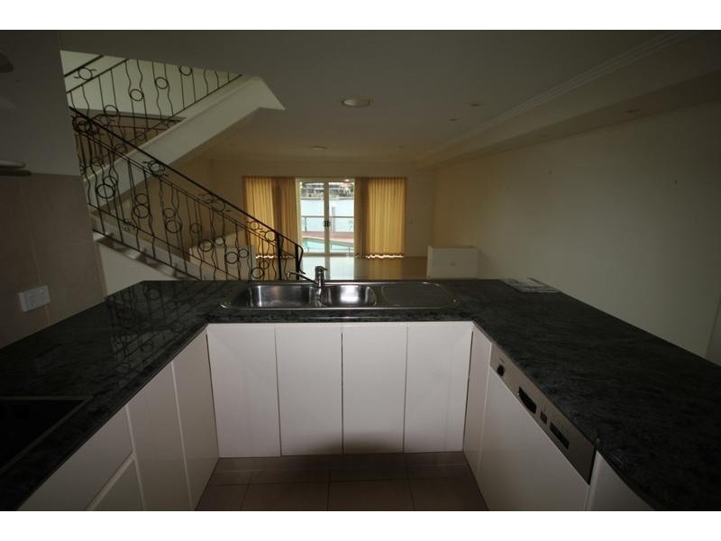 3/12 Sunset Boulevard, Surfers Paradise QLD 4217