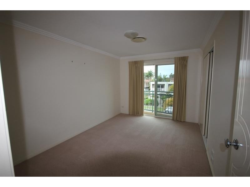 3/12 Sunset Boulevard, Surfers Paradise QLD 4217