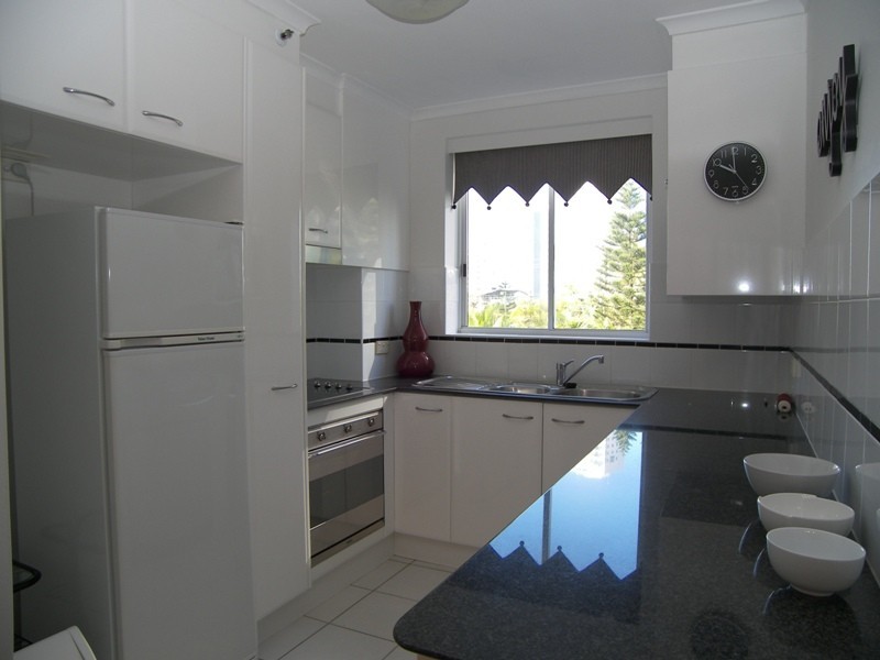 6/1 Hughes Avenue, Main Beach QLD 4217