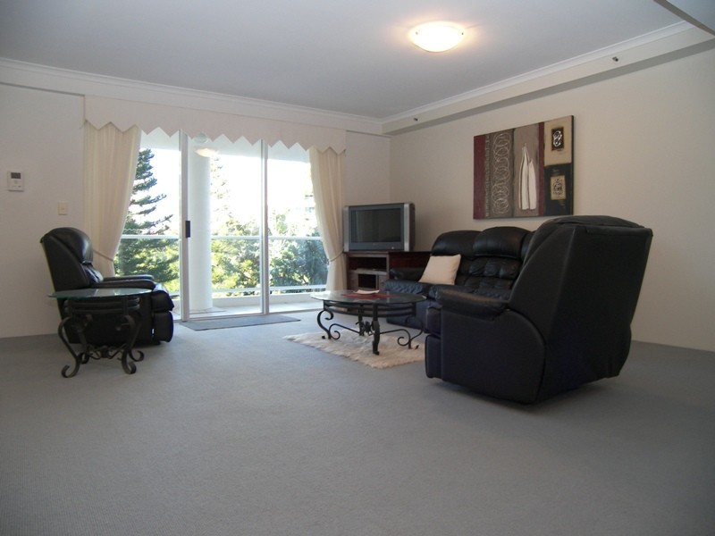 6/1 Hughes Avenue, Main Beach QLD 4217