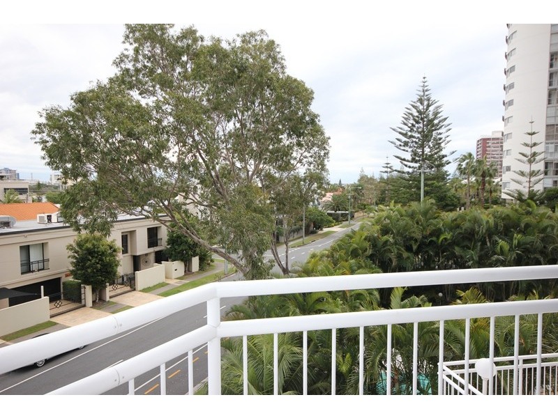 8/11-17 Hughes Avenue, Main Beach QLD 4217