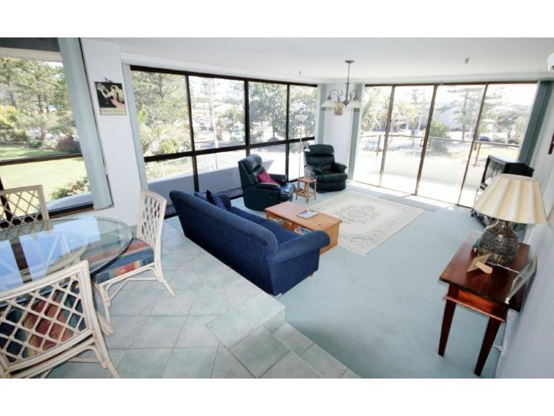 2/14 MacArthur Parade, Main Beach QLD 4217