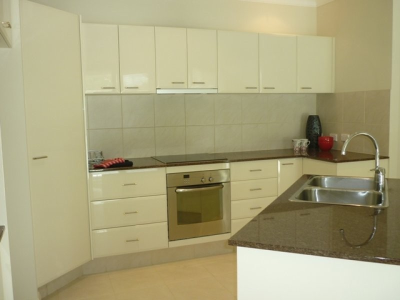 28 Birt Avenue, Surfers Paradise QLD 4217