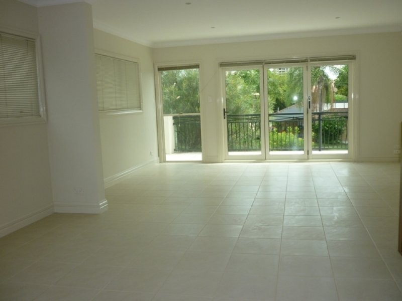 28 Birt Avenue, Surfers Paradise QLD 4217